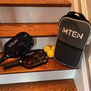 Pickelball paddles set